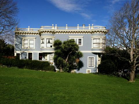 maisons victorienne  sur ciel bleu à San Francisco